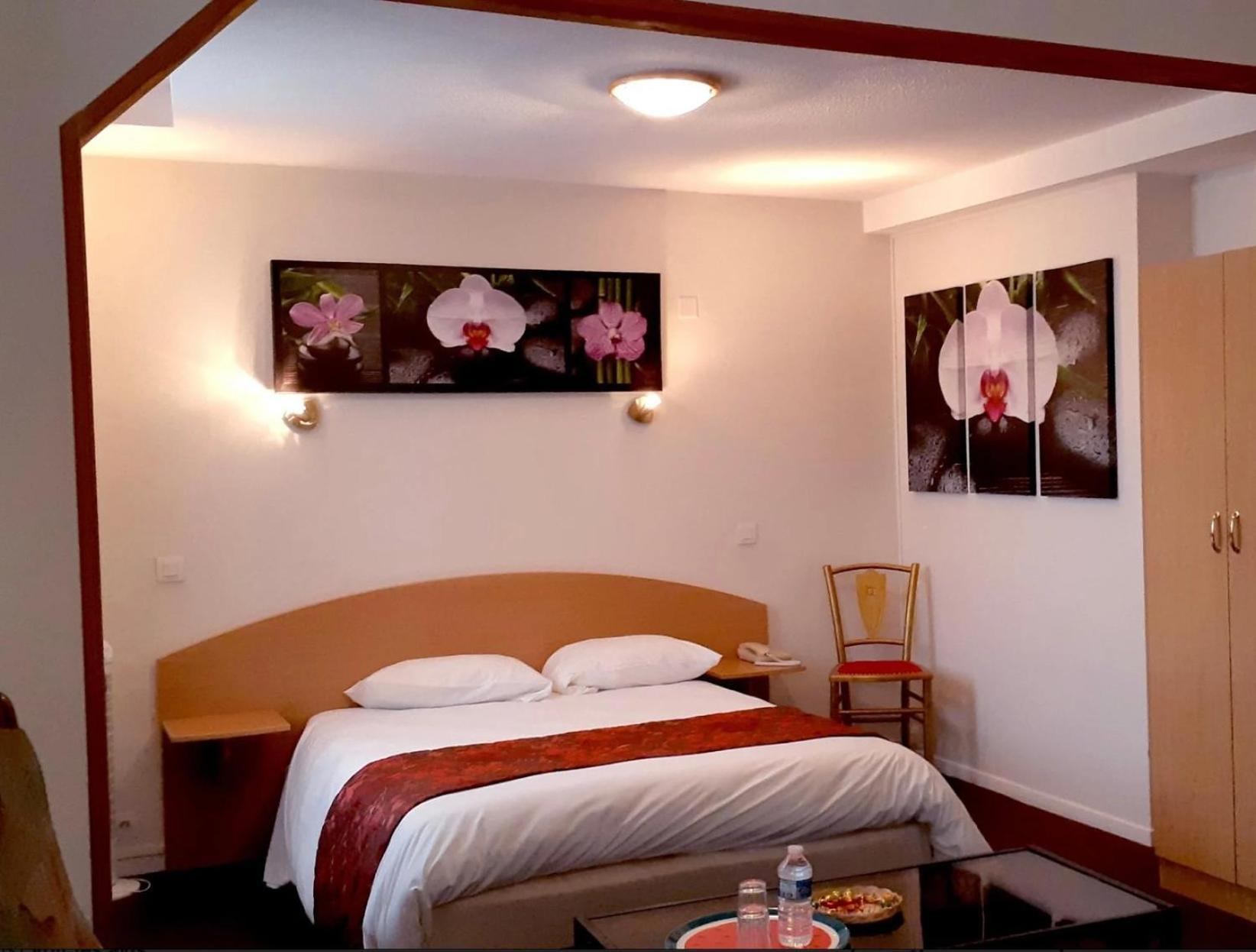 Logis Hotel Le Val De Vence Launois-sur-Vence Ngoại thất bức ảnh